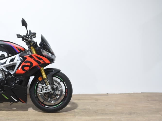 APRILIA TUONO V4 FACTORY 2023 de segunda mano