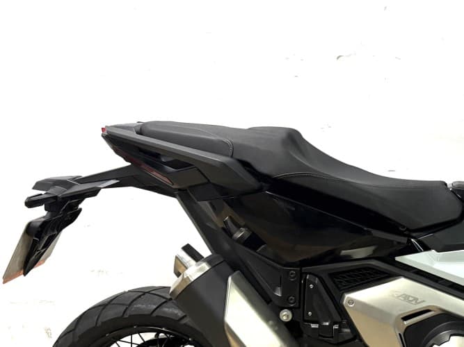 Comprar HONDA X-ADV 750 (A) 2024 de segunda mano HONDA X-ADV 750 (A) 2024 de segunda mano