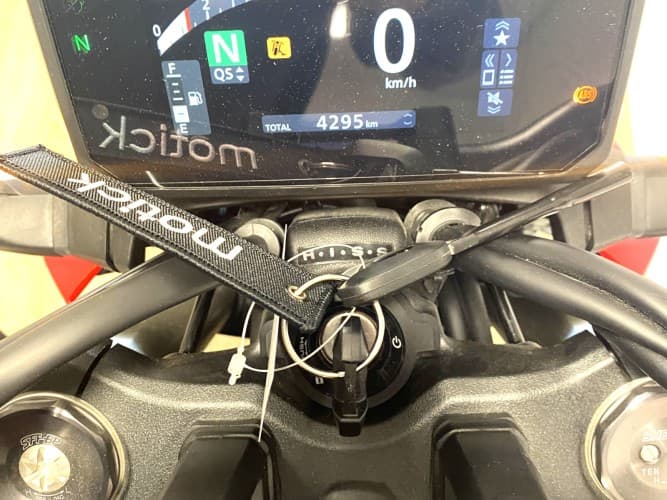 HONDA CB 1000 HORNET (DOMINATOR)(ENTREGA ESCAPE DE SERIE) 2025 de segunda mano