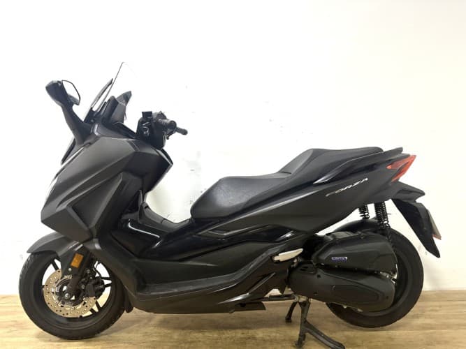 HONDA FORZA 125 2023 de segunda mano