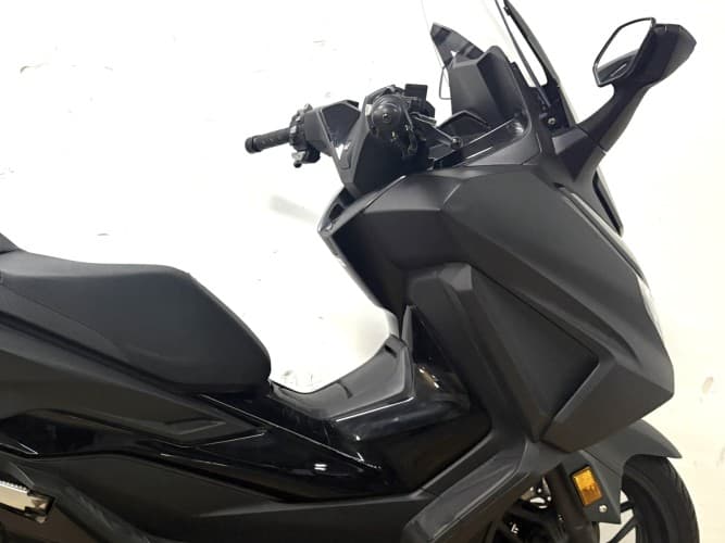 HONDA FORZA 125 2023 de segunda mano