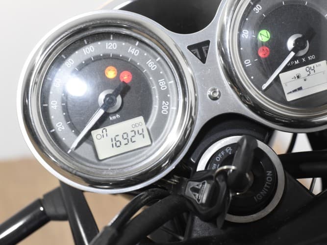 TRIUMPH BONNEVILLE T 100 (A2) 2017 de segunda mano