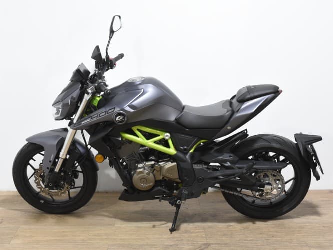 QJMOTOR SRK 400 (A2) 2024 de segunda mano