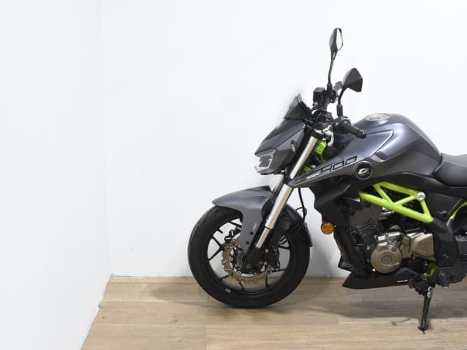 QJMOTOR SRK 400 (A2) 2024 de segunda mano