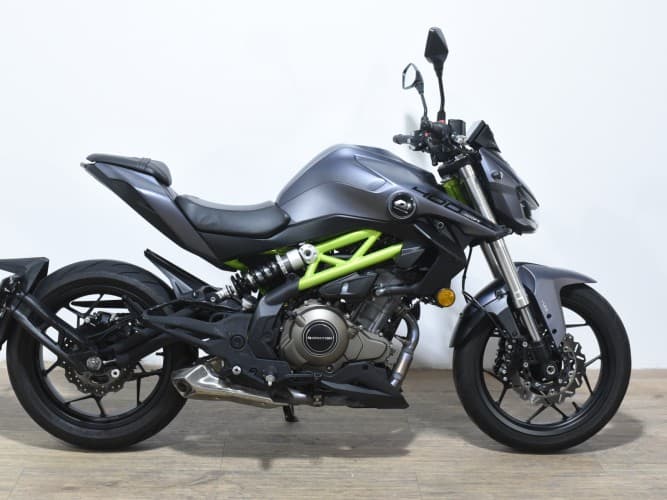 QJMOTOR SRK 400 (A2) 2024 de segunda mano