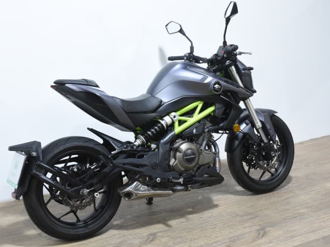 QJMOTOR SRK 400 (A2) 2024 de segunda mano