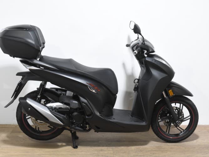 HONDA SH 350I 2023 de segunda mano