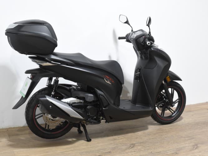 HONDA SH 350I 2023 de segunda mano