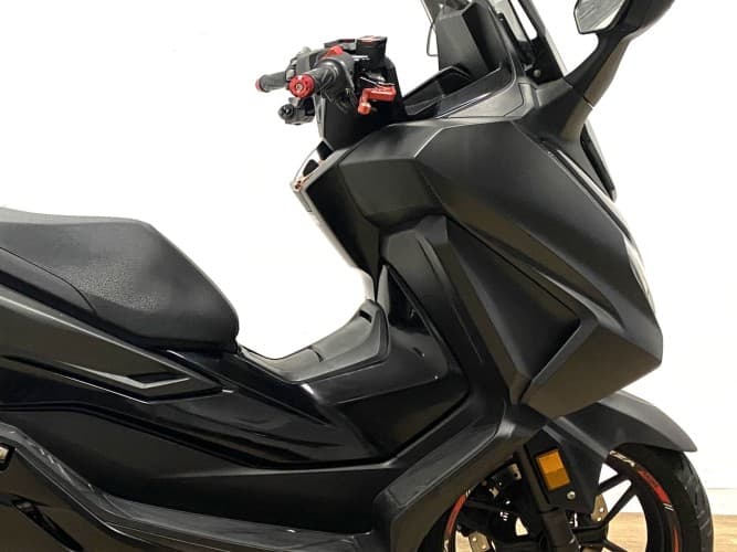 HONDA FORZA 350 2023 de segunda mano