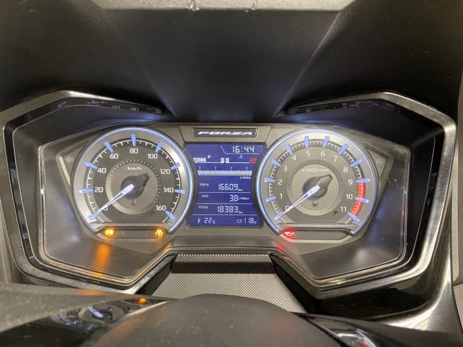 HONDA FORZA 350 2023 de segunda mano