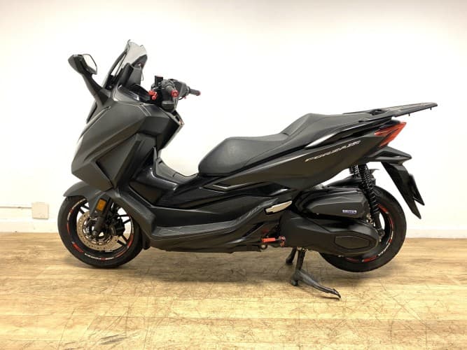 HONDA FORZA 350 2023 de segunda mano
