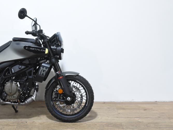 HUSQVARNA SVARTPILEN 125 2024 de segunda mano