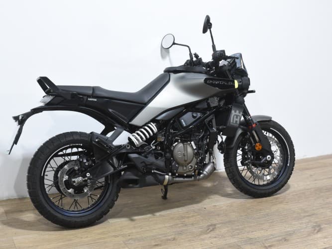 HUSQVARNA SVARTPILEN 125 2024 de segunda mano