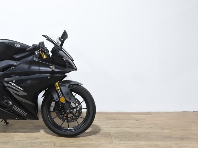 YAMAHA YZF R125 2018 de segunda mano