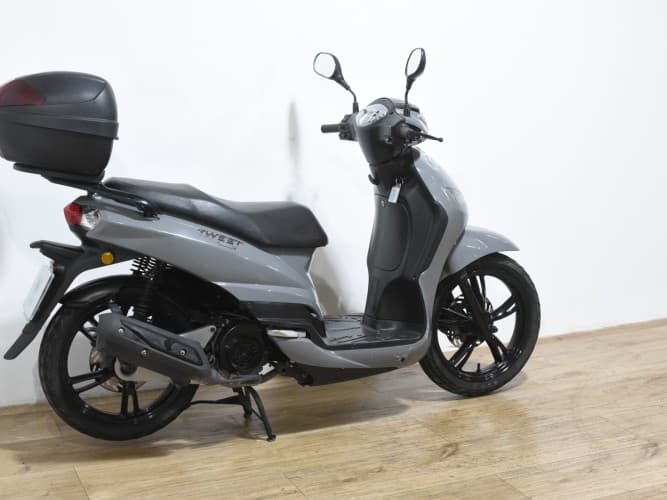 PEUGEOT TWEET 125 2023 de segunda mano