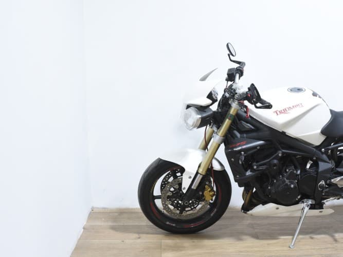 TRIUMPH STREET TRIPLE (A) 2011 de segunda mano