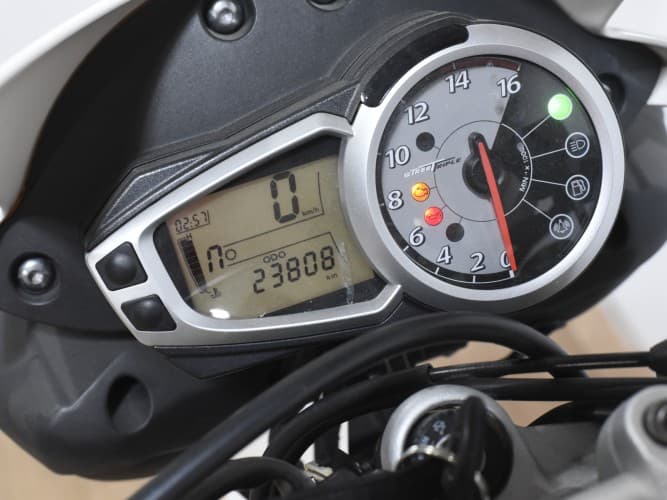 TRIUMPH STREET TRIPLE (A) 2011 de segunda mano