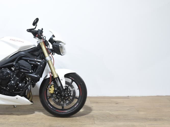 TRIUMPH STREET TRIPLE (A) 2011 de segunda mano