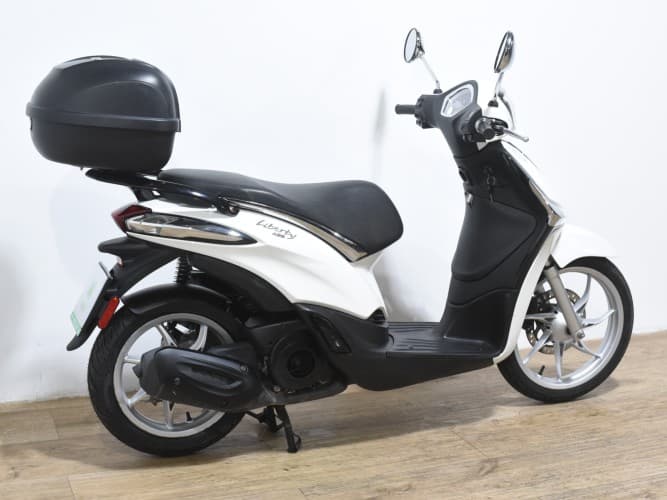 PIAGGIO LIBERTY 125 (BAUL) 2023 de segunda mano