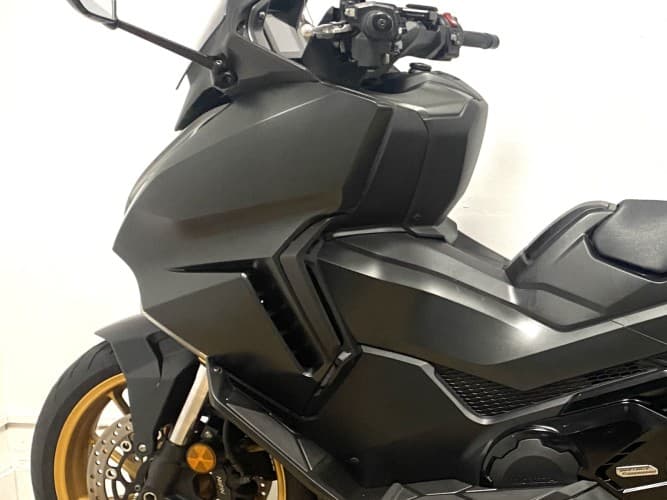 HONDA FORZA 750 2023 de segunda mano