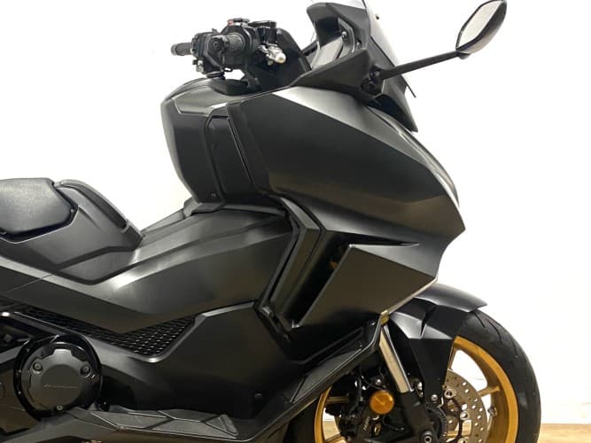 HONDA FORZA 750 2023 de segunda mano