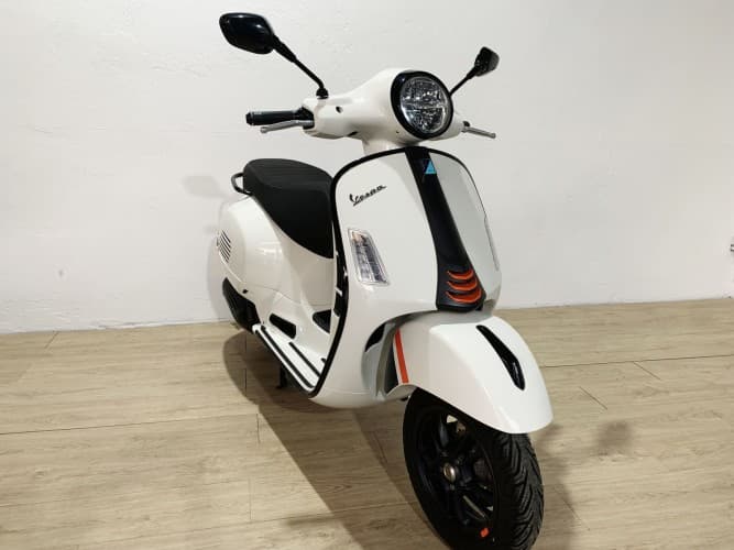 PIAGGIO VESPA GTS 125 2023 de segunda mano