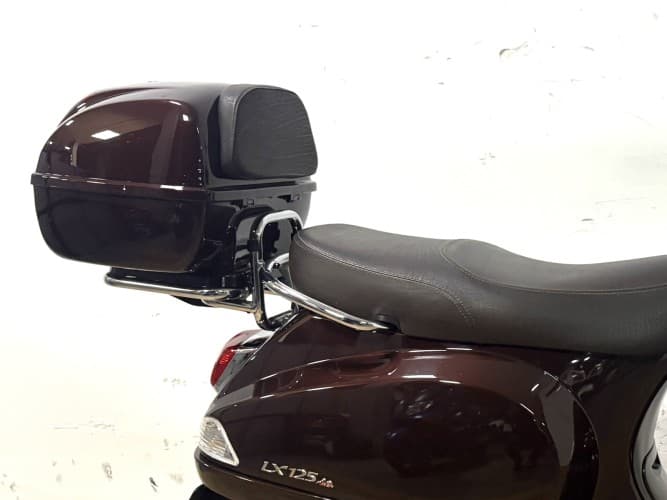 PIAGGIO VESPA LX 125 (TOP CASE) 2012 de segunda mano