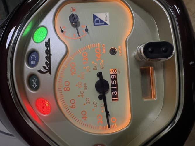 PIAGGIO VESPA LX 125 (TOP CASE) 2012 de segunda mano