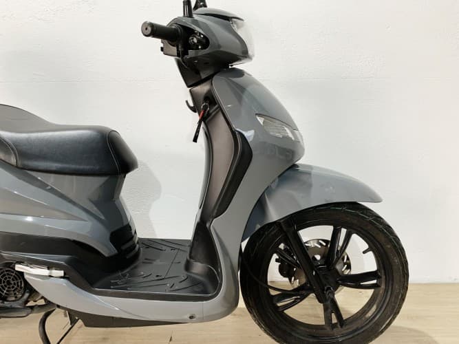 PEUGEOT TWEET 125 ( TOP CASE ) 2023 de segunda mano