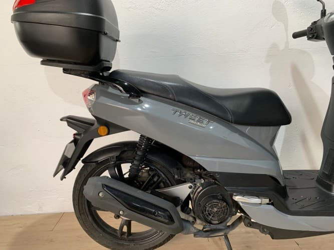 PEUGEOT TWEET 125 ( TOP CASE ) 2023 de segunda mano