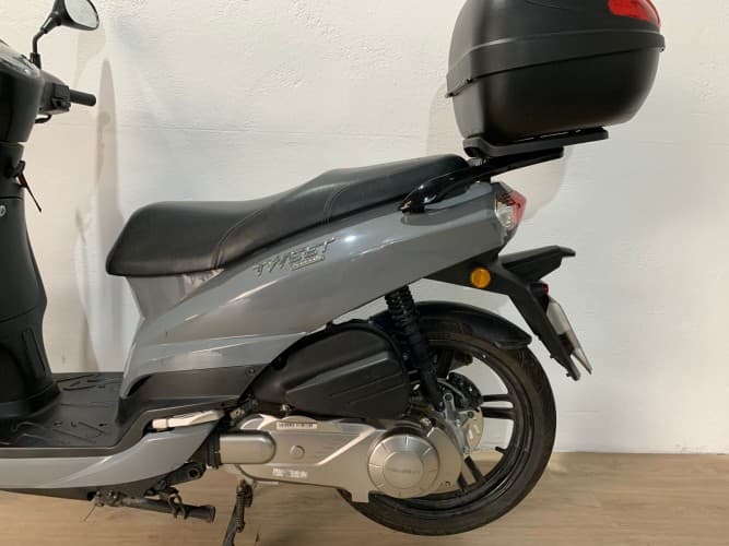 PEUGEOT TWEET 125 ( TOP CASE ) 2023 de segunda mano