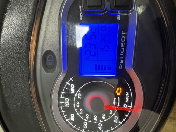 PEUGEOT TWEET 125 (BAUL) 2023 de segunda mano