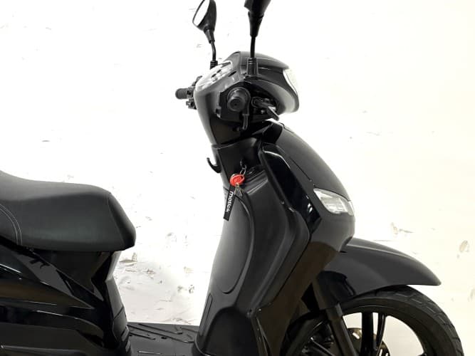 PEUGEOT TWEET 125 (BAUL) 2023 de segunda mano