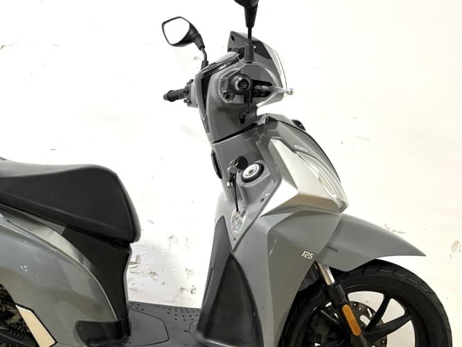 SYM SYMPHONY ST 125 LC (TOP CASE) 2022 de segunda mano