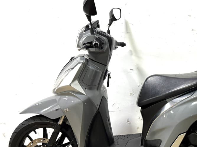 SYM SYMPHONY ST 125 LC (TOP CASE) 2022 de segunda mano