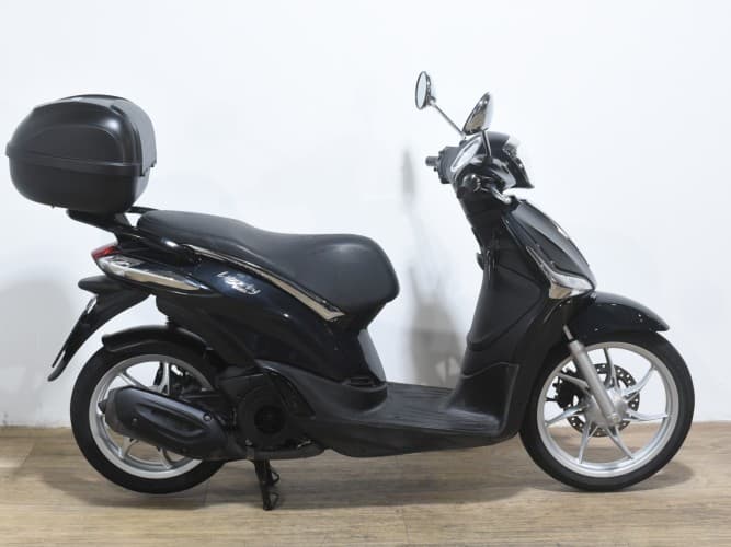 Comprar PIAGGIO LIBERTY 125 (TOP CASE) (IVA DEDUCIBLE) 2022 de segunda mano PIAGGIO LIBERTY 125 (TOP CASE) (IVA DEDUCIBLE) 2022 de segunda mano