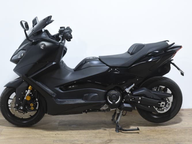 YAMAHA TMAX 560 TECH MAX 2023 de segunda mano