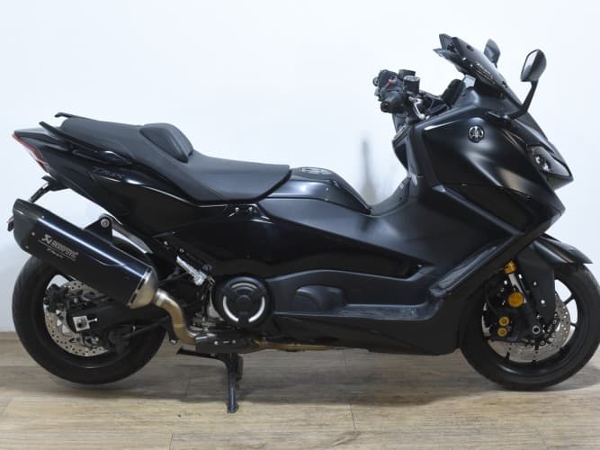 YAMAHA TMAX 560 TECH MAX 2023 de segunda mano