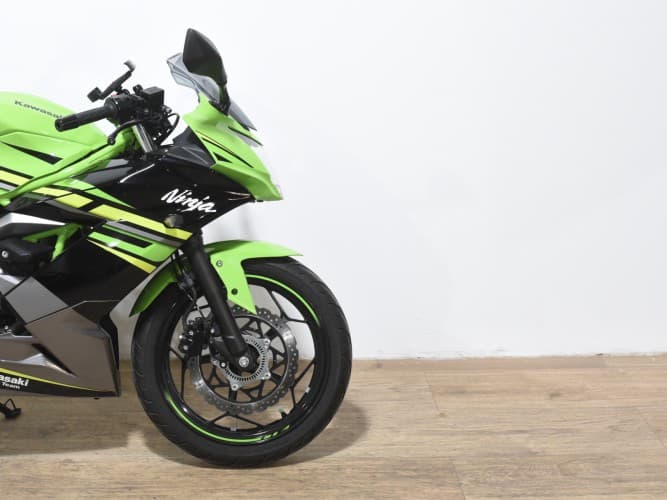 KAWASAKI NINJA 125 (ESCAPE ARROW) 2021 de segunda mano