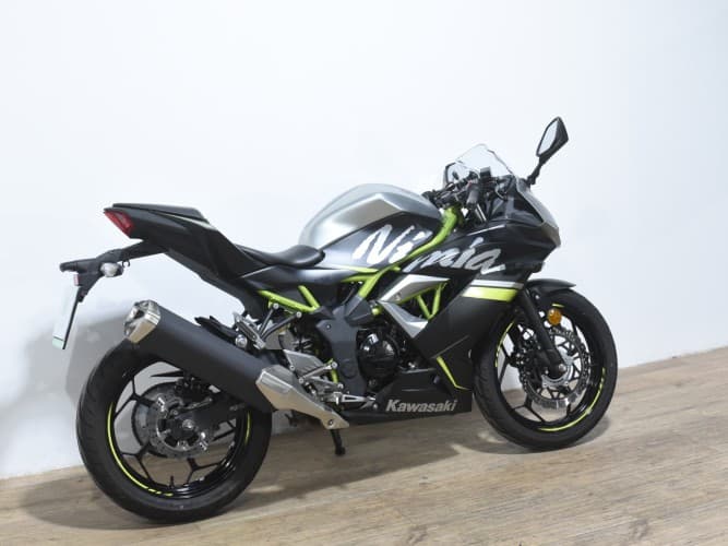 KAWASAKI NINJA 125 2022 de segunda mano