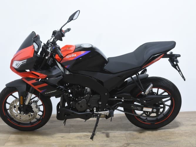 APRILIA TUONO 125 2024 de segunda mano