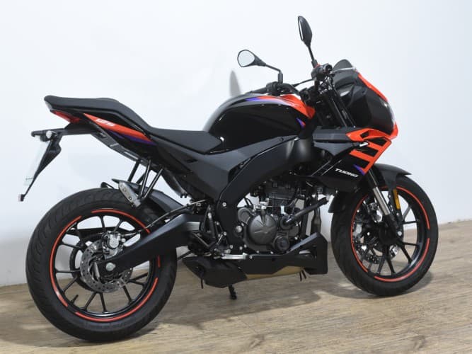 APRILIA TUONO 125 2024 de segunda mano