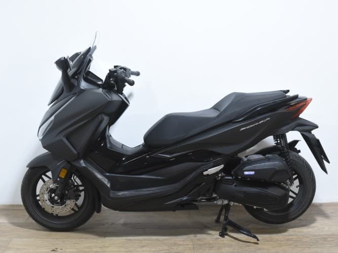 HONDA FORZA 125 2023 de segunda mano