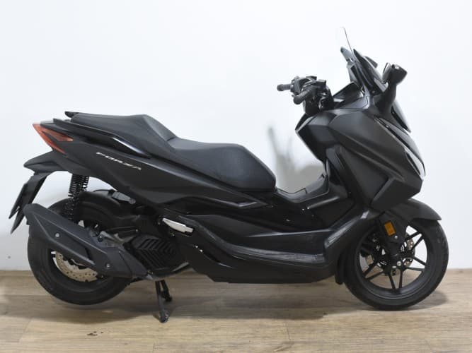 HONDA FORZA 125 2023 de segunda mano