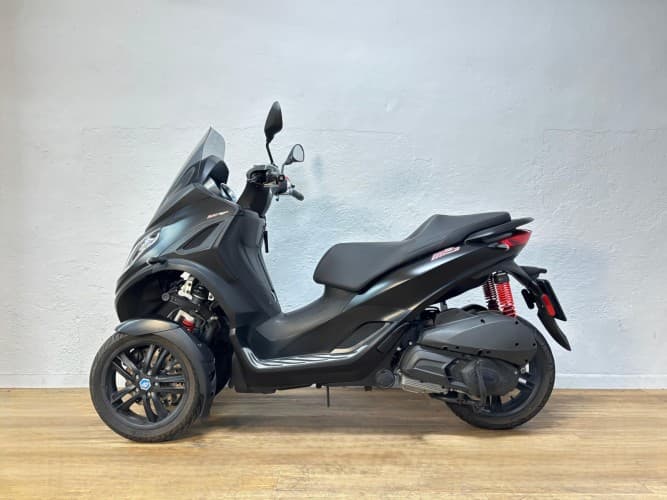 PIAGGIO MP3 300 HPE 2021 de segunda mano