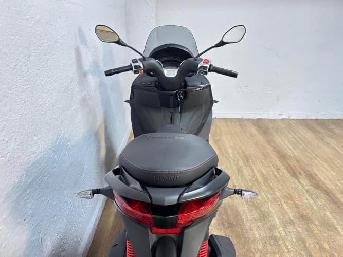 PIAGGIO MP3 300 HPE 2021 de segunda mano