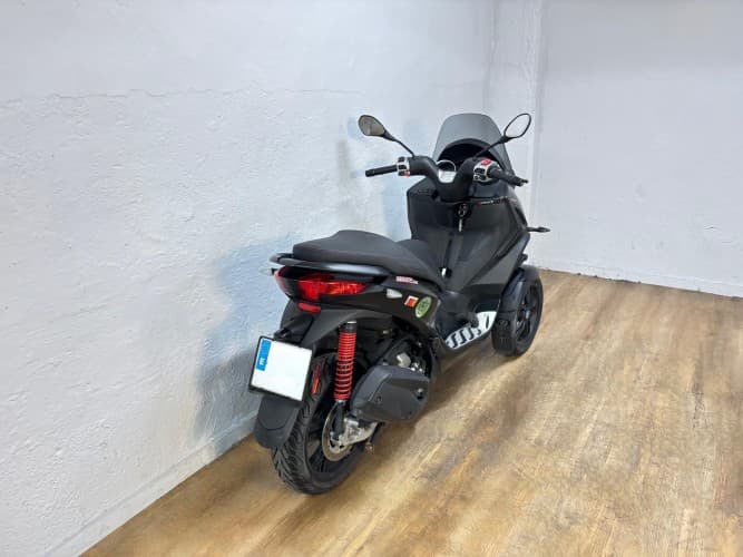 PIAGGIO MP3 300 HPE 2021 de segunda mano
