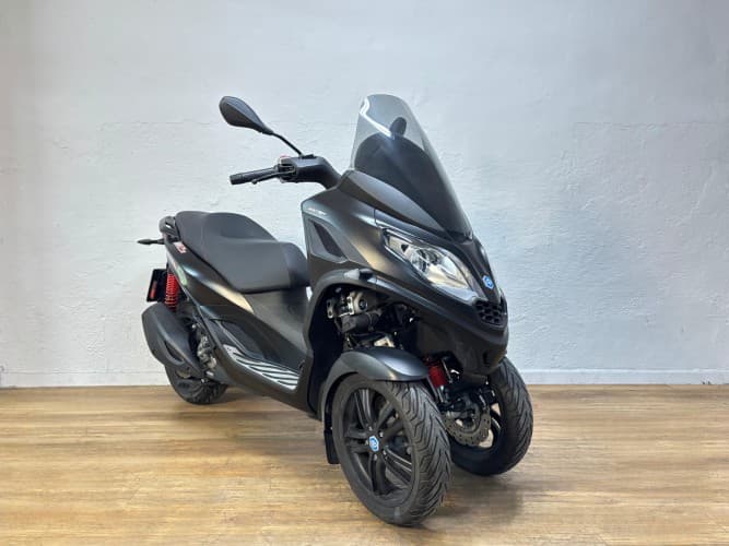 PIAGGIO MP3 300 HPE 2021 de segunda mano
