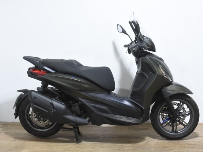 PIAGGIO BEVERLY 400 HPE 2025 de segunda mano