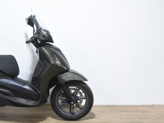 PIAGGIO BEVERLY 400 HPE 2025 de segunda mano